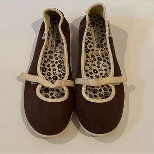 American Eagle Cloth Mary Jane, Brown/White, Very good used condition. Size 7